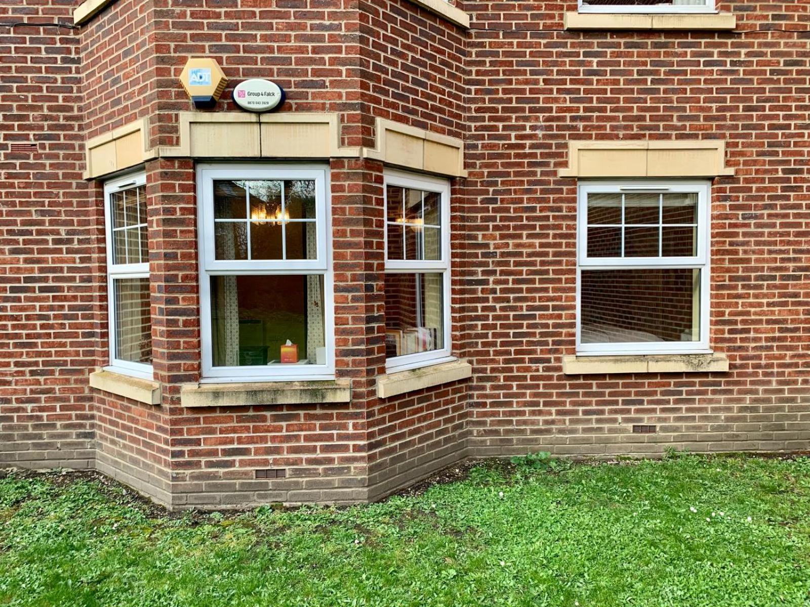 Peaceful Garden View Apt. Close To Central Londra Exterior foto